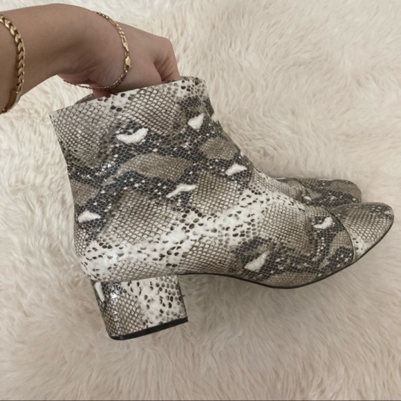 Zara Snakeskin Zip Up Block Heel Ankle Boots - Picture 2 of 6